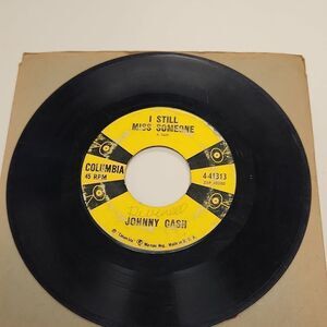 Johnny Cash Don't Take Your Guns to Town / I Still Miss Someone 45 RPM Record